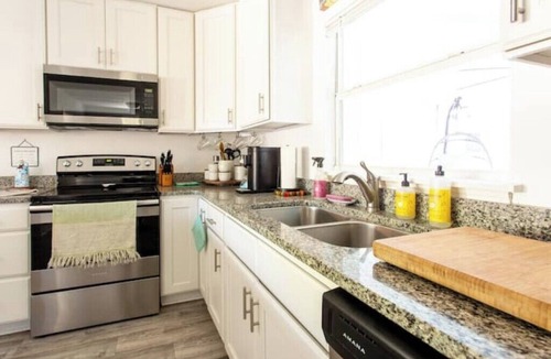 Savannah House | 3BR Island Oasis close to Tybee!
