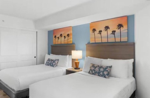 Myrtle Beach Hotel | 4 Beachside Retreat Near Broadway at the Beach | 3 Bedroom Condo Unit w/Balcony