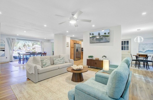 Summerville House | 4 bedroom house in Summerville perfect for family, business, group bookings!
