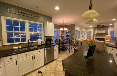 Jamestown House | 4 bedrooms, playground, trails, Furniture market, Wyndham, Coliseum