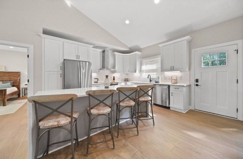 Bowling Green House | 4-BR Lake Wylie Ollie—Private Cove—Hot Tub—Fire Pit!