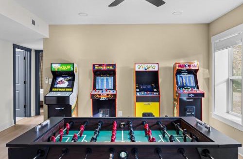 Paw Creek House | 4 Kings-1 Queen-Gameroom-Lounge-Luxury Home-4K1Q2T