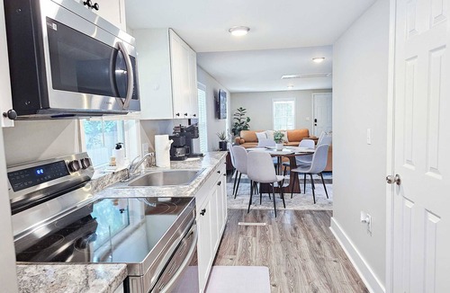 Burlington House | 4 Min to Downtown - 5 Min to Elon -Wi-Fi