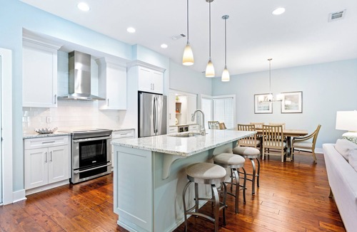 Sea Pines House | 44 Stoney Creek/Harbour Town: BESTNEST by Beverly Serral *Heatable Pool*