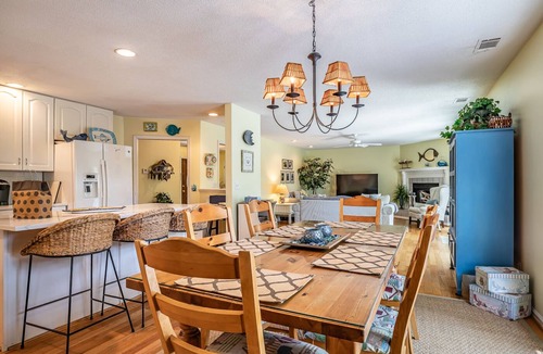 Saint Helena Island House | 4BR Retreat - 2 Master Suites - Golf Cart Included - Aug 1 discounted save