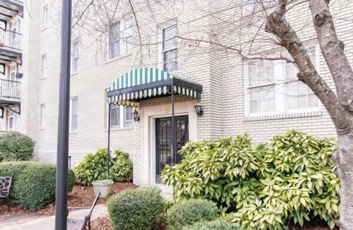 Greensboro Condo | 4th Floor Condo 1/4 mile from Moses Cone Hospital