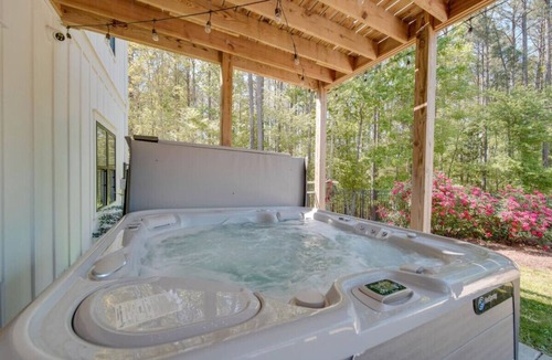 Rock Hill House | 5-BR Farmhouse Lake Retreat—Pool—Hot Tub—Theater!
