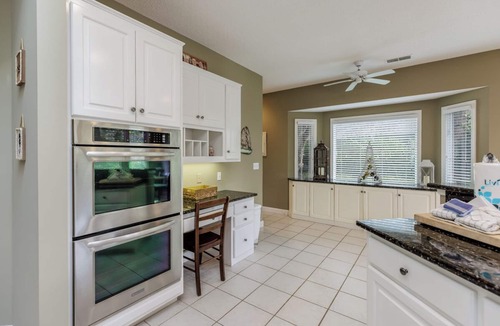 Heritage Woods House | 5 Cannon Row: Pet Friendly, close to the beach. Free Bikes, Beach Chairs