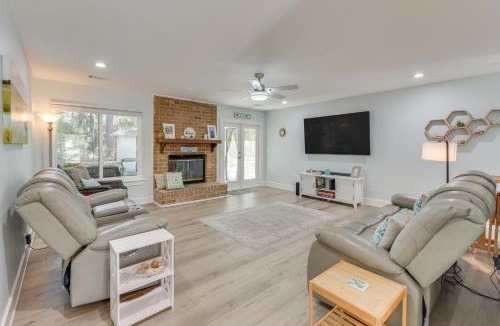 Port Royal House | 5 Mi to Dtwn Beaufort: Home w/Screened-In Patio