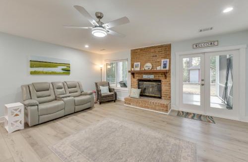 Port Royal House | 5 Mi to Dtwn Beaufort: Home w/Screened-In Patio