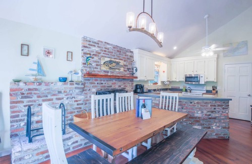 Folly Beach House | 5 Min Walk to Beach & Berts! Relax in this Pet & Family Friendly Home with Wrap-Around Deck.