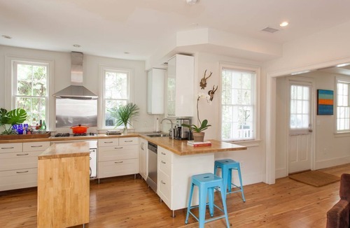 Radcliffeborough House | 5 Queen Beds, Downtown, Park in Private Driveway, Stroll to Charleston's Best