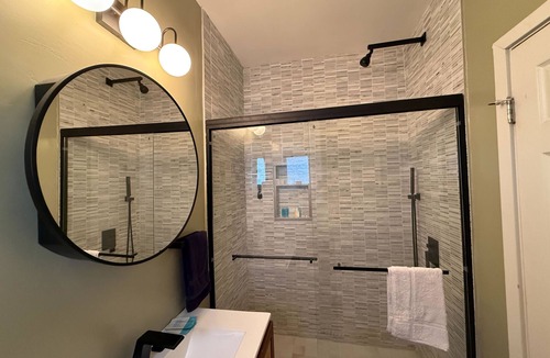 Metropolitan Apartment | 5-Star Starland Retreat: Stylish, Walkable & Near Top Coffee Shops & Bars