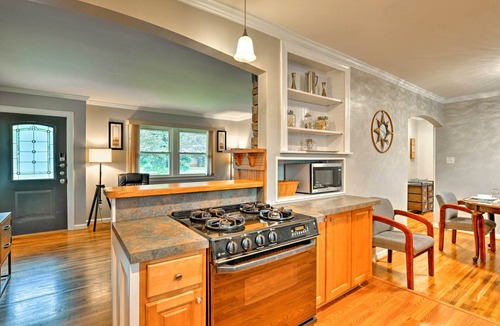 Charlotte House | 6 Mi to Downtown Charlotte! Charming Home w/Patio