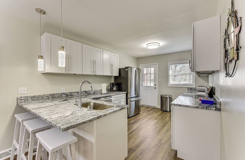 Sheffield Park House | 6 Mi to Uptown Charlotte: Renovated Townhome!