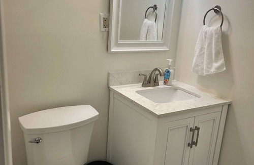Grover House | 6 min. FROM CATAWBA 2 KINGS….QUIET REMODELED HOME PERFECT FOR COUPLES GETAWAY