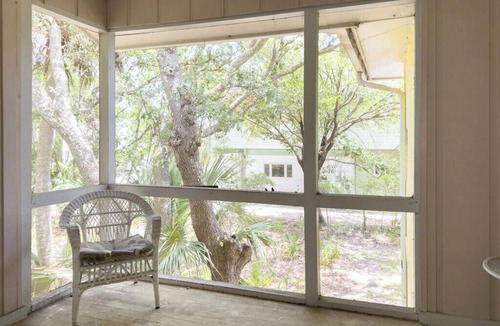 Saint Helena Island House | 601 Dolphin Rd