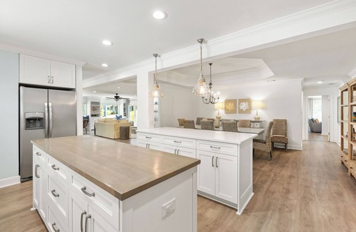 Sea Pines House | 63 South Sea Pines: A BESTNEST by Beverly Serral