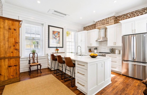 Cannonborough Elliotborough House | 6A at StPhilipSquare, One Block to King, Classic Charleston Comfort