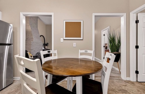 Metropolitan House | 6BR Home in Victorian District w/Parking + Pet-friendly by Lucky Savannah