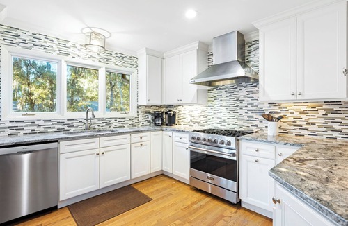 Heritage Woods House | 8 Heritage Road: A BESTNEST by Beverly Serral *Private Pool* and fenced yard
