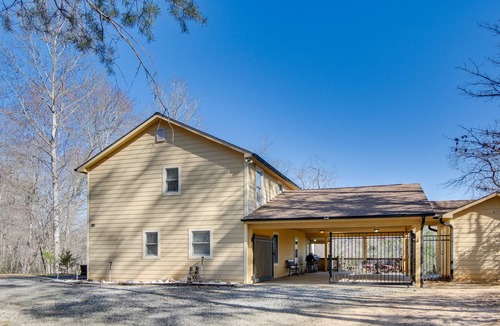 Rutherfordton House | 8 Mi to Lake Lure! Mtn-View Gem w/Furnished Deck