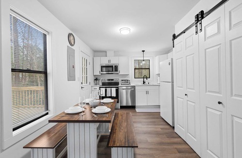 Chapel Hill House | 8 Minutes to UNC - Outdoor Deck - Washer and Dryer