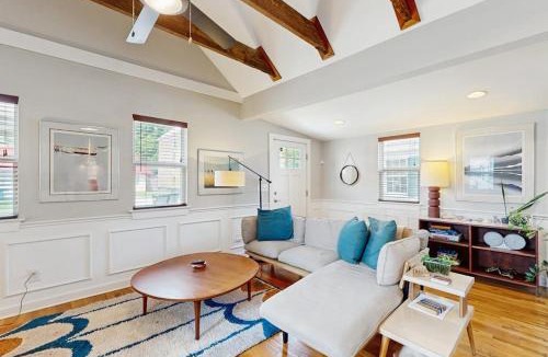 Westside House | 9 1 2 F Street - 30 Day Rental
