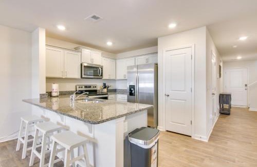 Sumter House | 9 Mi to Shawn AFB! Family Townhome Near Dining