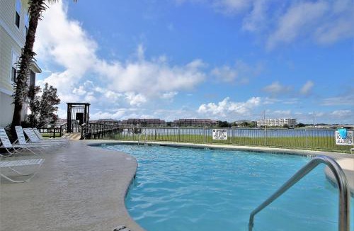 Waters Edge House | 91 Waters Edge Folly Charm