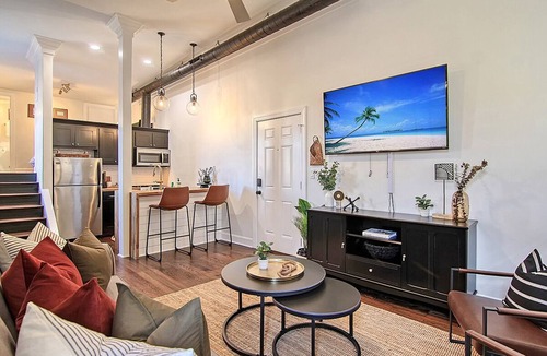 Charleston Historic District Condo | A Charleston Single - King St. Loft