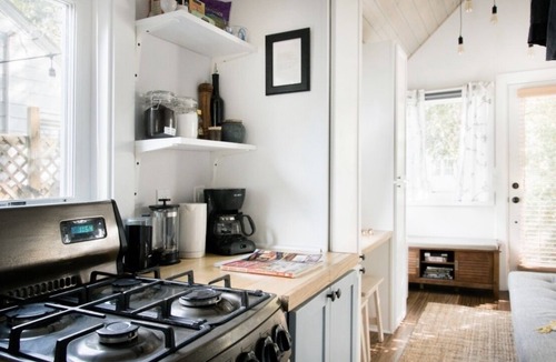Riverland Terrace House | A sweet & private tiny house in an awesome neighborhood, with a ton of amenities