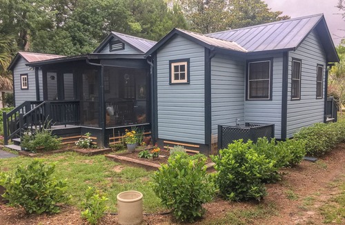 Pigeon Point House | Adorable 2 Bed, 2 Bath Cottage in Historic Beaufort 30 Day Minimum Stay