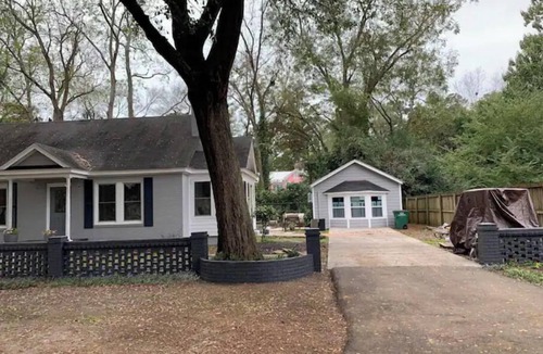 Aiken Cottage | Adorable Cottage in Downtown Aiken