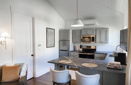 Shandon House | Amazing 1BR · Near Fort Jackson & Devine St