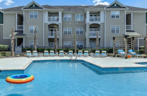 Ladson Apartment | Amazing apartment on 3rd floor close to everything
