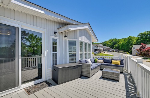New London House | Amazing Views! Family-Friendly Badin Lake House!