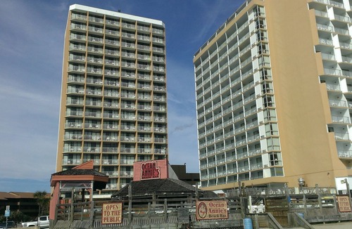 Myrtle Beach Apartment | Any Closer To The Ocean And You Would Get Wet! Private updated condo
