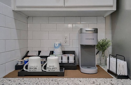 Aiken House | ARGO HOUSE Quiet Home Base for Aiken & Augusta. Fenced Yard & Air Filtration