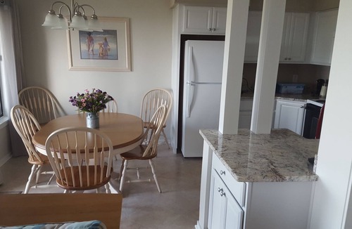 Folly Field Villa | AUG17-21&: OCEANVIEW 2026 REMODEL 50yd to beach3RD FL/SouthbalconyLG Shower2POOL