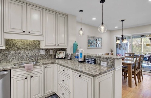 Twin Oaks Condo | Award-Winning Resort Amenities | Racquet Club Villa 6
