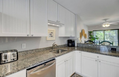 Isle of Palms Condo | Award-Winning Resort Amenities | Racquet Club 2
