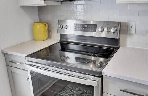 Twin Oaks Condo | Award-Winning Resort Amenities | Racquet Club Villa 35