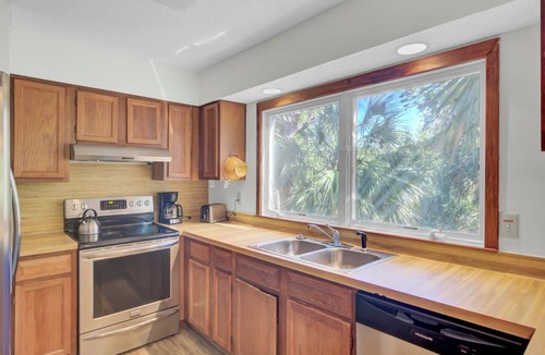 Isle of Palms Condo | Award-Winning Resort Amenities | Seagrove 6C