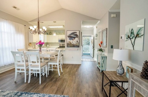 Central Myrtle Beach Apartment | Awesome 2 Bdrm, 2 full bath with gorgeous views of the golf course and pool!