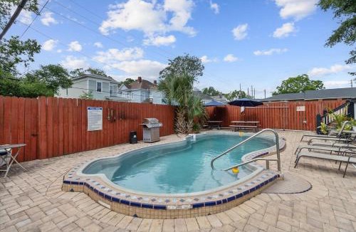 Beach Institute House | Awesome Downtown Condo with Pool!