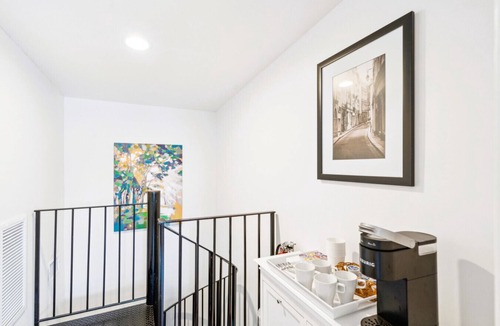 Cannonborough Elliotborough House | B2 at Saint Philip Square, One Block to King, Second Floor Private Porch