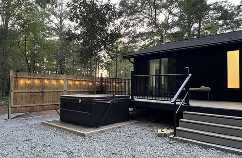 Blythewood Cabin | Barndominium + Hot tub + Bocce ball