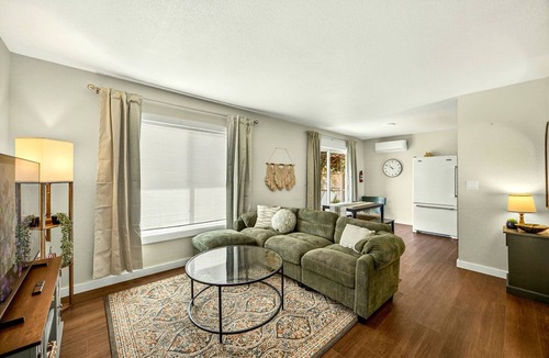 Grants Pass House | Basecamp GP Private Unit in Quiet Duplex