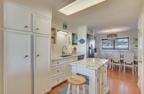 Georgetown Condo | Bay-View Georgetown Getaway w/Community Beach!